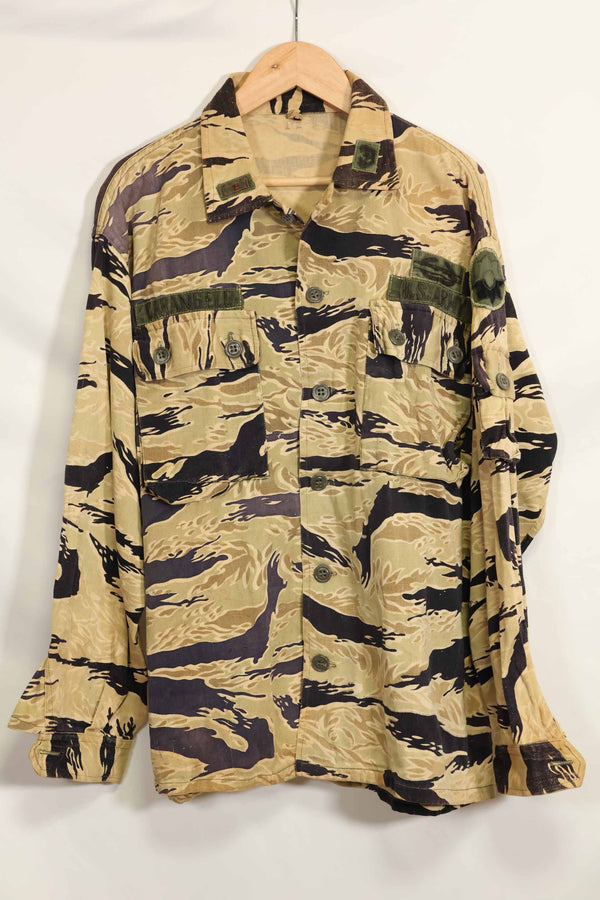 เสื้อเชิ้ตลายทางเสือ Gold Tiger มือสองจากต้นยุค 1960 ทรง US ไซส์ M พร้อมป้าย