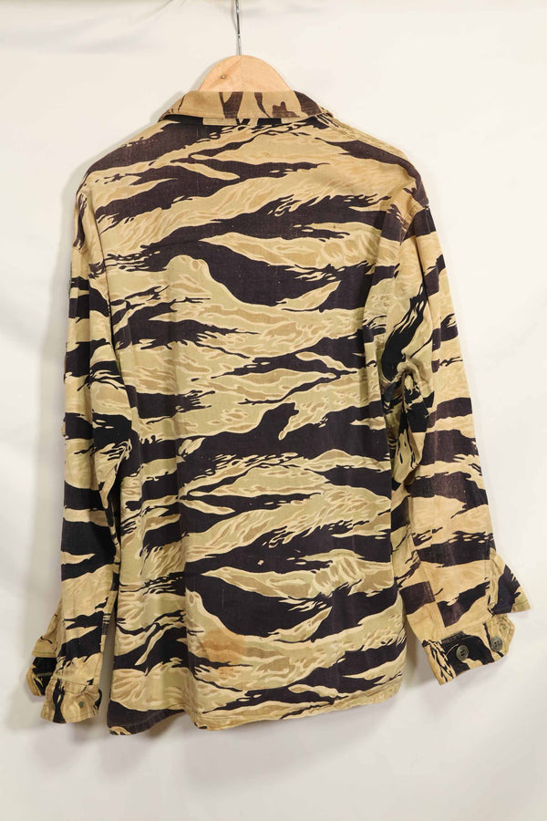 เสื้อเชิ้ตลายทางเสือ Gold Tiger มือสองจากต้นยุค 1960 ทรง US ไซส์ M พร้อมป้าย