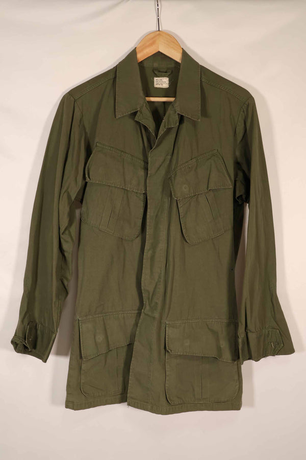 เสื้อแจ็คเก็ต Jungle Fatigue รุ่นที่ 3 ปี 1967 ของแท้ ไซส์ SL สีซีด มือสอง