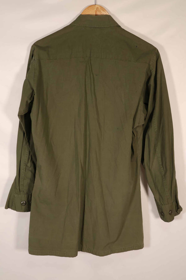 เสื้อแจ็คเก็ต Jungle Fatigue รุ่นที่ 3 ปี 1967 ของแท้ ไซส์ SL สีซีด มือสอง