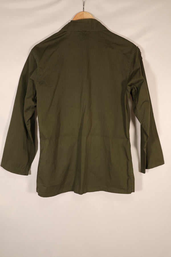 เสื้อเชิ้ตป๊อปลินตำรวจทหารเกาหลีใต้แท้ มือสอง ปักลายโดยตรง เพิ่มแพทช์