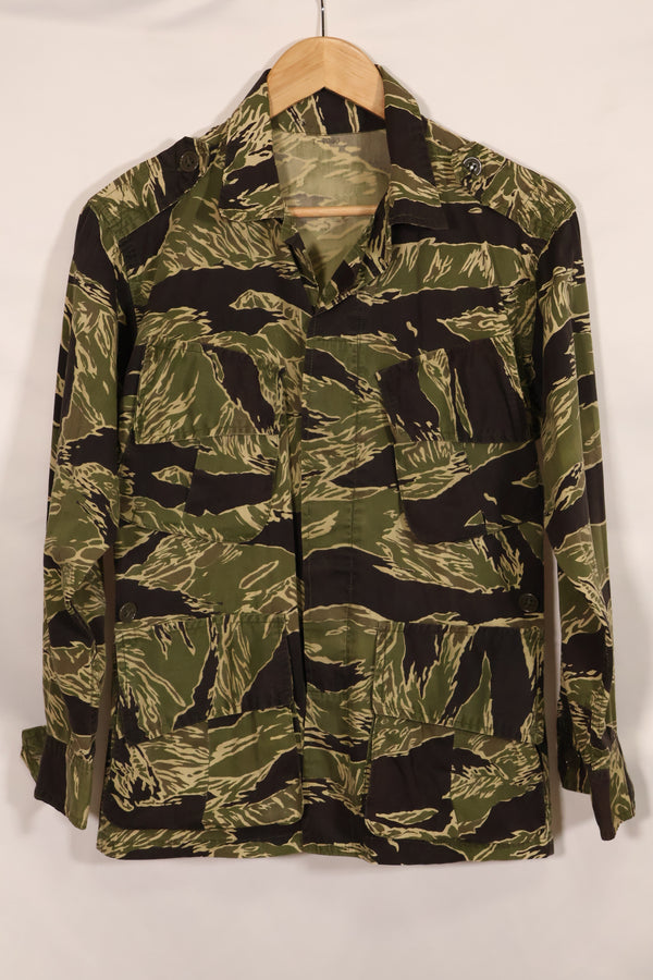 เสื้อแจ็คเก็ต Okinawa Tiger Jungle Fatigue Cut มือสองจากยุค 1960 ผลิตจากผ้าเนื้อเบา