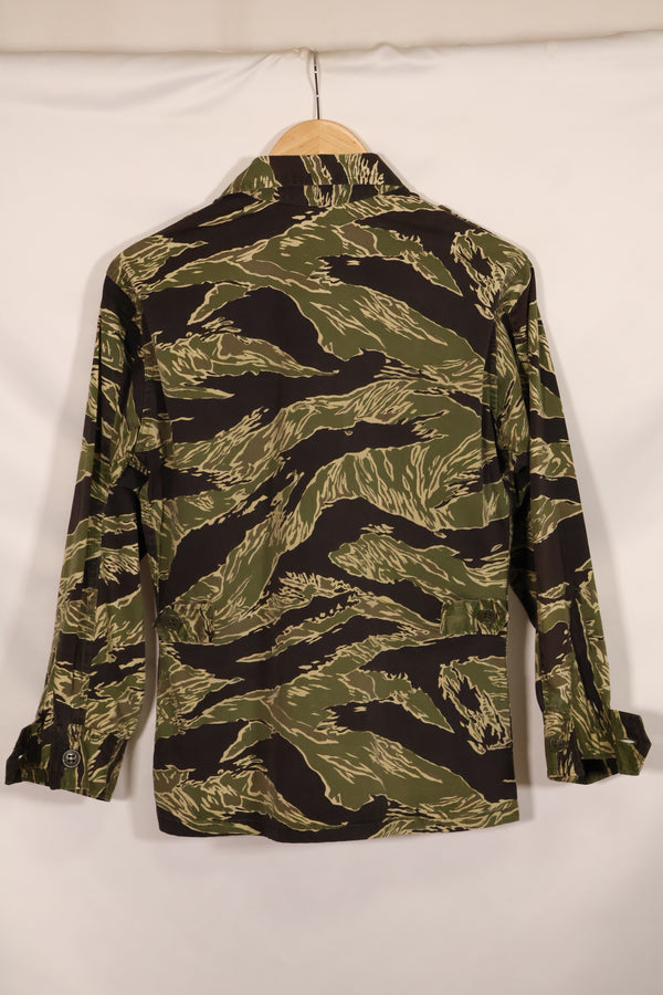 เสื้อแจ็คเก็ต Okinawa Tiger Jungle Fatigue Cut มือสองจากยุค 1960 ผลิตจากผ้าเนื้อเบา