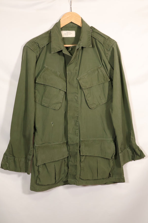 เสื้อแจ็คเก็ต SR 2nd Model Jungle Fatigue มือสอง (ประมาณปีพ.ศ. 2508) มีรู