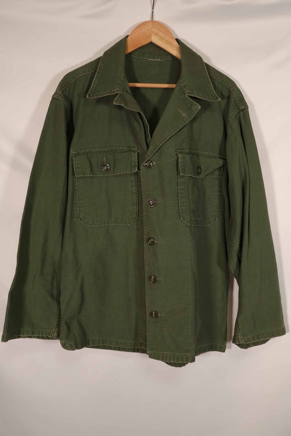 เสื้อเชิ้ตยูทิลิตี้ OG-107 ของกองทัพบกสหรัฐฯ ปี 1963 ของแท้ ไซส์ B ไม่มีป้าย มือสอง
