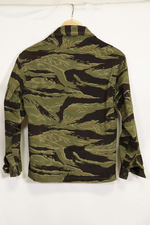 เสื้อเชิ้ตลายเสือคลาสสิกมือสองจากยุค 1960 ทรงเอเชีย