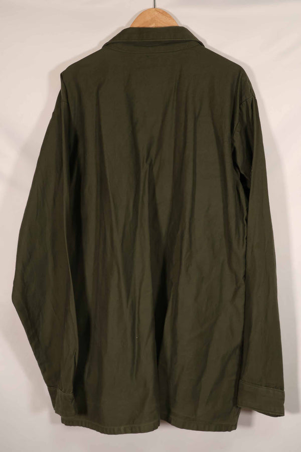 เสื้อเชิ้ตยูทิลิตี้ OG-107 ของกองทัพสหรัฐฯ ปี 1975 ของแท้ ขนาด 17 1/2 x 36 มือสอง ขนาด D