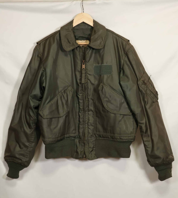 เสื้อแจ็คเก็ตนักบิน CWU-45P ของกองทัพเรือ/กองทัพอากาศสหรัฐฯ ปี 1978 ขนาดกลาง มือสอง