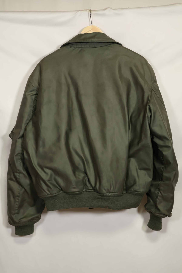 เสื้อแจ็คเก็ตนักบิน CWU-45P ของกองทัพเรือ/กองทัพอากาศสหรัฐฯ ปี 1992 มือสอง ไซส์ X-LARGE