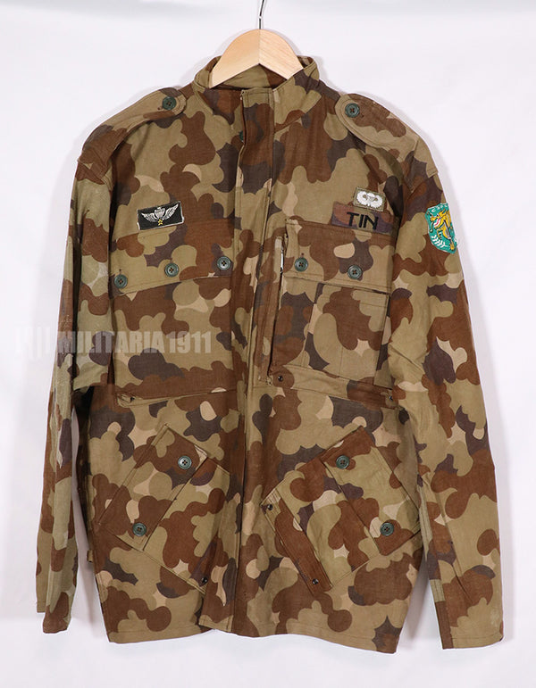 เสื้อแจ็คเก็ตทหารฝรั่งเศสแบบตัดพร้อมแพทช์ของตำรวจทหารเวียดนามใต้ที่ทำจากผ้าแท้