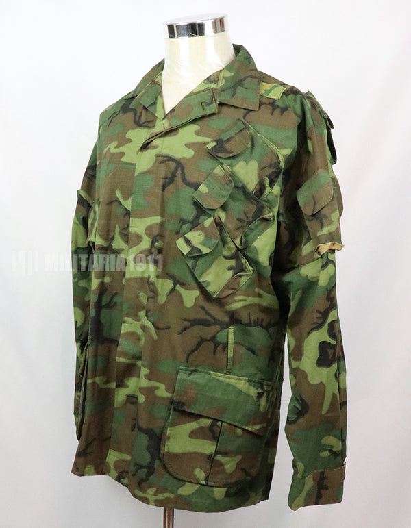 เสื้อคลุมทหารเรือจำลองของทีม SEAL ของกองทัพเรือสหรัฐฯ ทำจากผ้าแท้