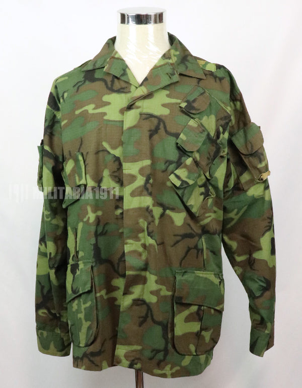 เสื้อคลุมทหารเรือจำลองของทีม SEAL ของกองทัพเรือสหรัฐฯ ทำจากผ้าแท้