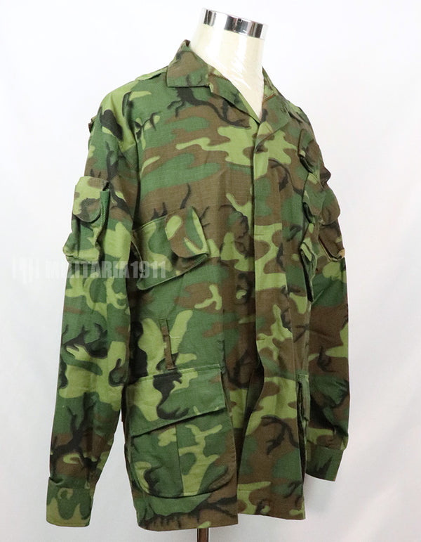 เสื้อคลุมทหารเรือจำลองของทีม SEAL ของกองทัพเรือสหรัฐฯ ทำจากผ้าแท้