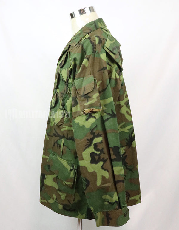 เสื้อคลุมทหารเรือจำลองของทีม SEAL ของกองทัพเรือสหรัฐฯ ทำจากผ้าแท้