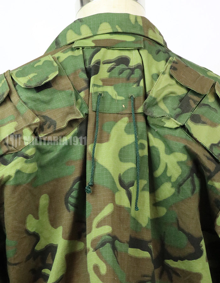 เสื้อคลุมทหารเรือจำลองของทีม SEAL ของกองทัพเรือสหรัฐฯ ทำจากผ้าแท้