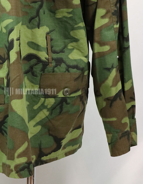 เสื้อคลุมทหารเรือจำลองของทีม SEAL ของกองทัพเรือสหรัฐฯ ทำจากผ้าแท้
