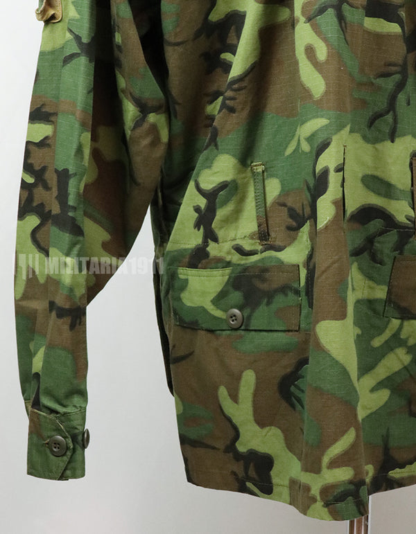 เสื้อคลุมทหารเรือจำลองของทีม SEAL ของกองทัพเรือสหรัฐฯ ทำจากผ้าแท้