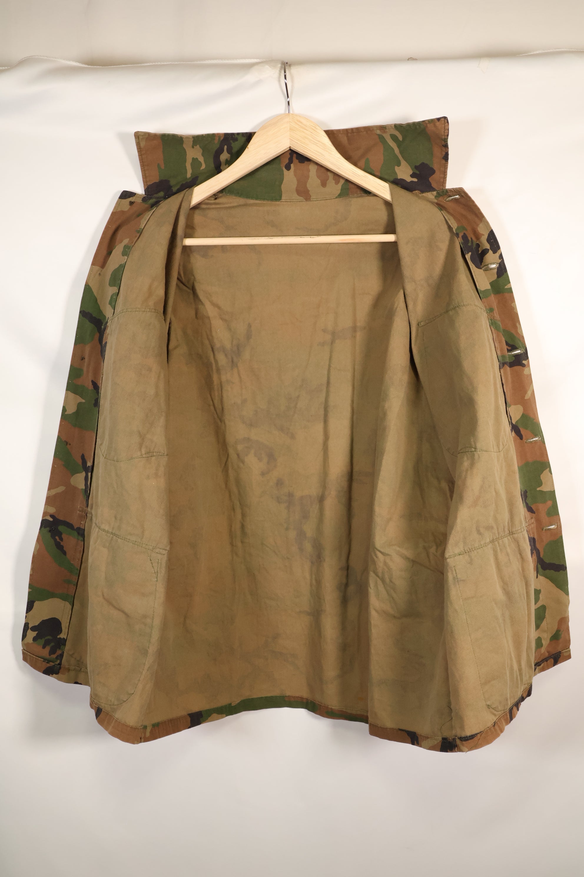 ทศวรรษ 1970 ผลิตในท้องถิ่นโดยบุคคลทั่วไป ลายพราง ERDL ของกองทัพสหรัฐฯ คัดลอก เสื้อแจ็คเก็ตทหารมือสอง