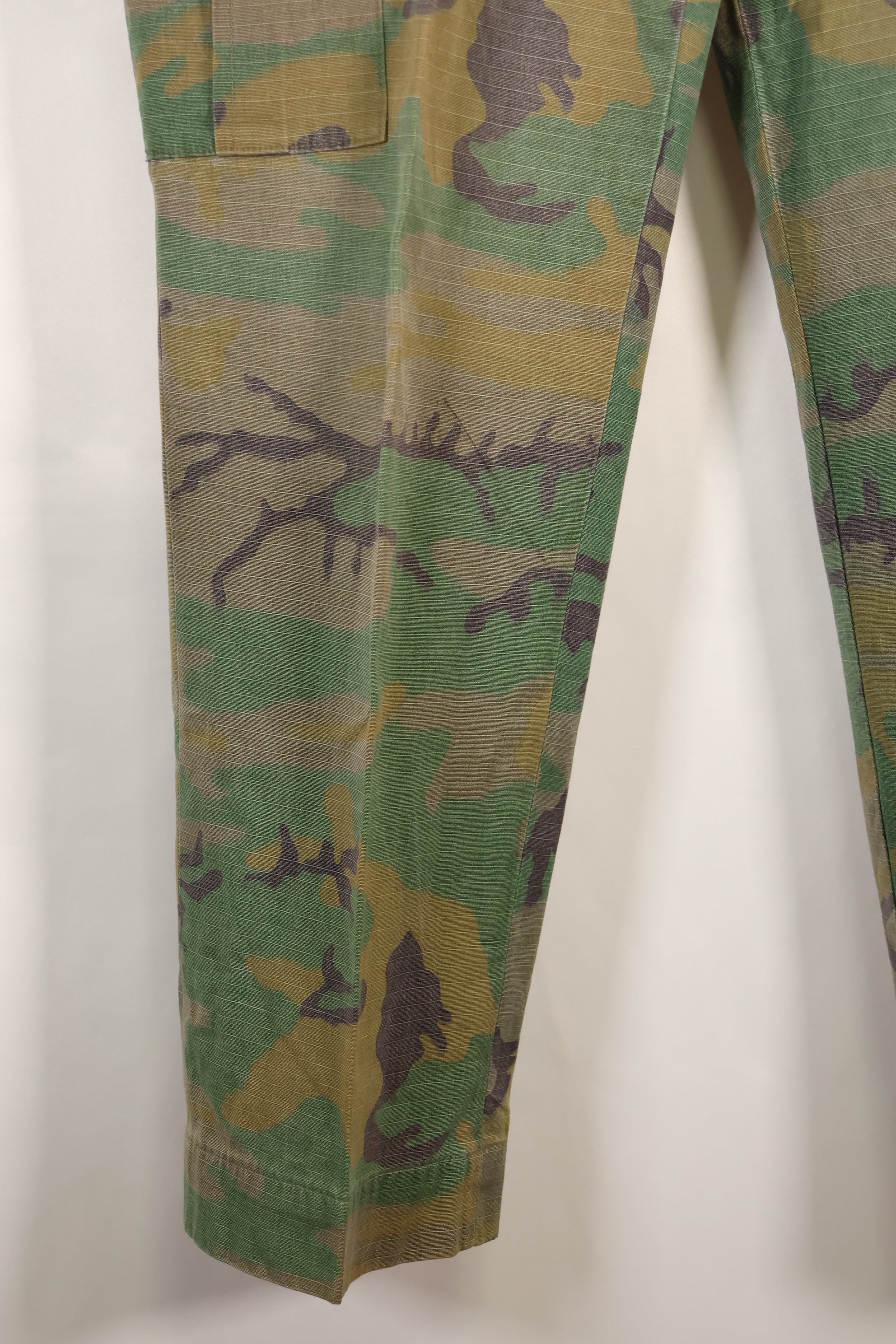 1970s สินค้าผลิตในท้องถิ่นโดยบุคคลทั่วไป ลายพราง ERDL ของกองทัพสหรัฐฯ แบบลอกเลียน กางเกงสแล็คทหาร มือสอง