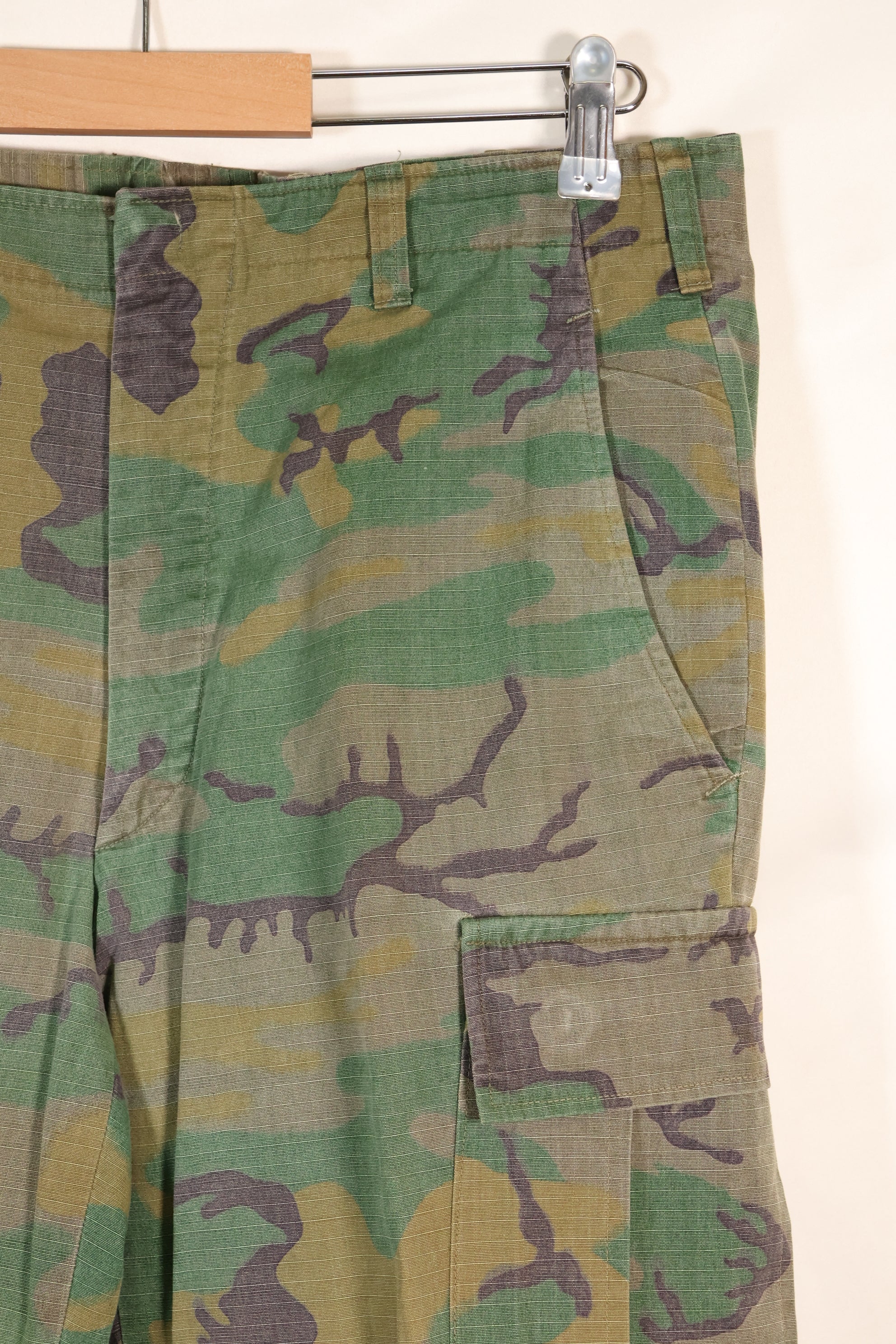 1970s สินค้าผลิตในท้องถิ่นโดยบุคคลทั่วไป ลายพราง ERDL ของกองทัพสหรัฐฯ แบบลอกเลียน กางเกงสแล็คทหาร มือสอง
