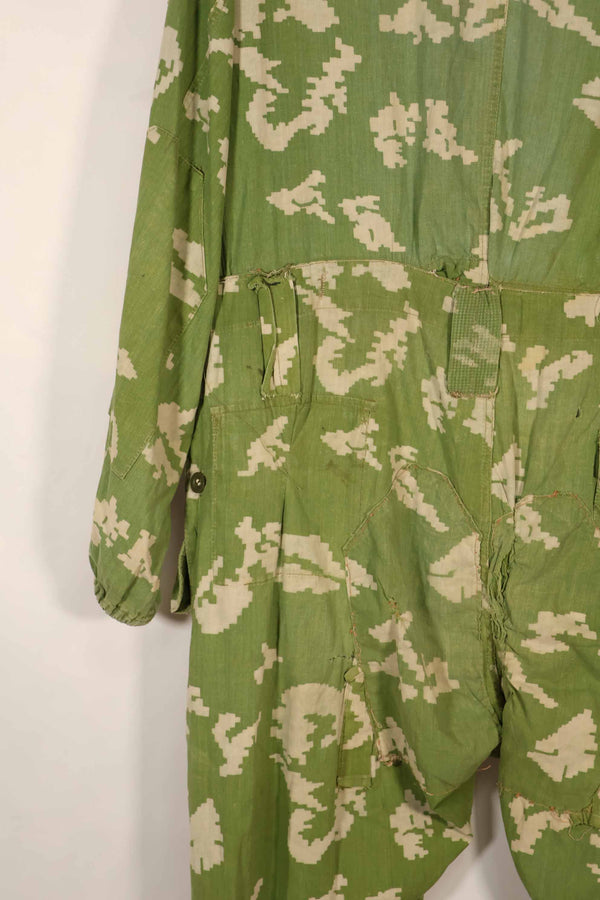 ชุดลายพราง KLMK โซเวียตรัสเซียแท้จากยุค 1980 เป็นของมือสอง มีรอยฉีกขาดและซ่อมแซมเล็กน้อย