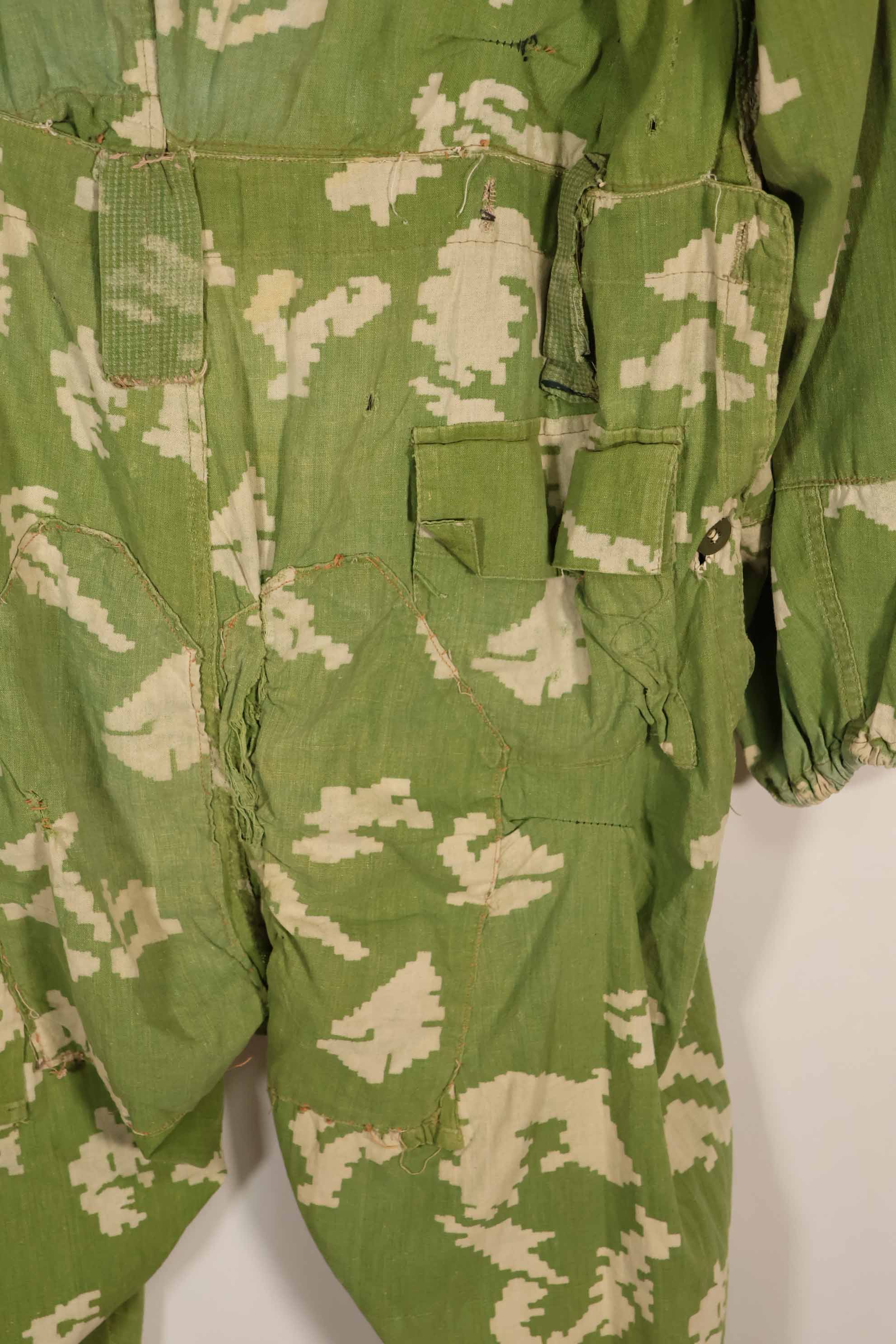 ชุดลายพราง KLMK โซเวียตรัสเซียแท้จากยุค 1980 เป็นของมือสอง มีรอยฉีกขาดและซ่อมแซมเล็กน้อย