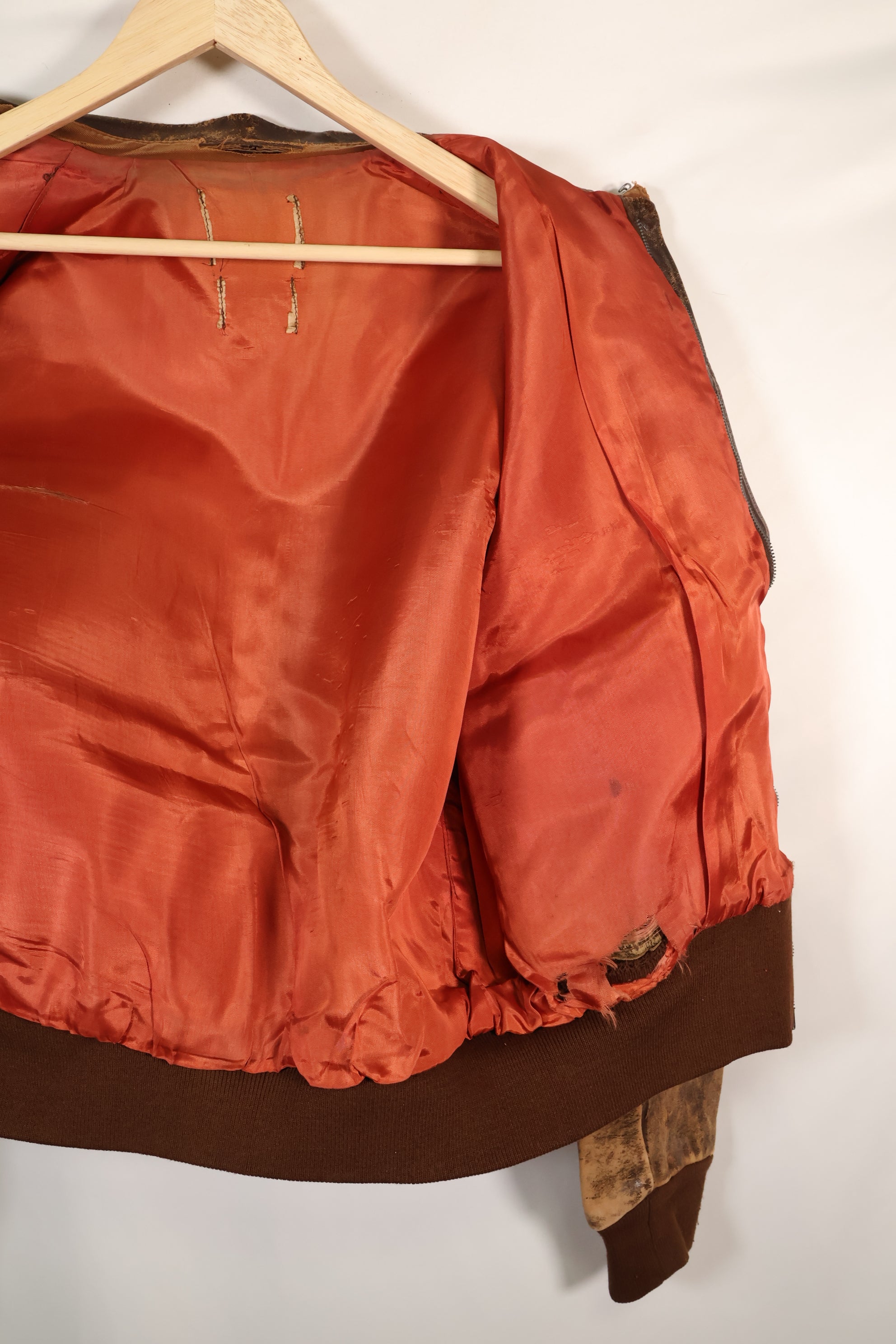 ช่วงปี 1940 ขนาด 46 ผู้ผลิตไม่ทราบ USAAF A-2 แจ็คเก็ตบิน สภาพตามที่ได้รับ สินค้ามือสอง