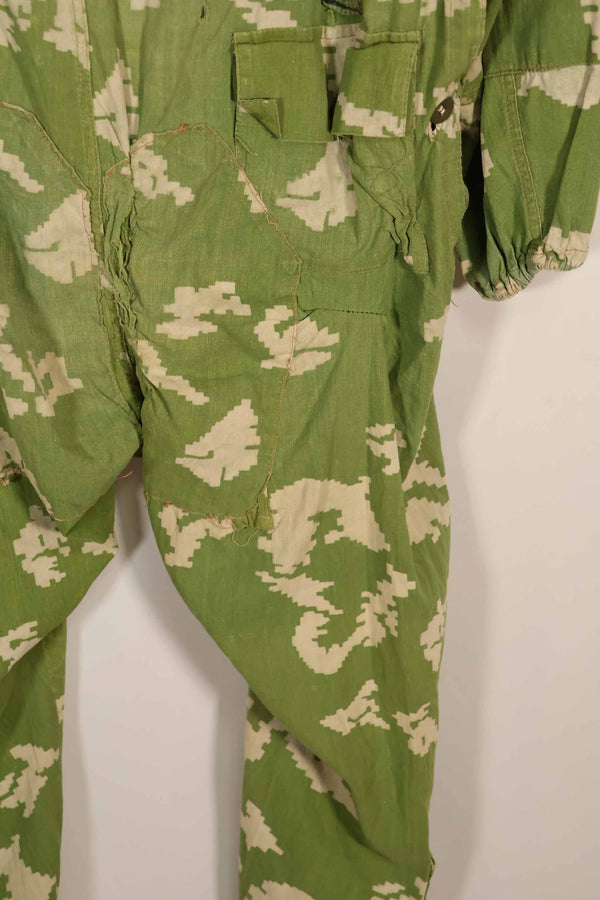 ชุดลายพราง KLMK โซเวียตรัสเซียแท้จากยุค 1980 เป็นของมือสอง มีรอยฉีกขาดและซ่อมแซมเล็กน้อย
