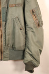 ตัวอย่างทดสอบทดลองช่วงกลางทศวรรษ 1950 – ขนาดประมาณ L ถึง X-LARGE – แจ็กเก็ตบิน B-15D ของกองทัพอากาศสหรัฐฯ – ตัวอย่างทดสอบทดลอง – ในสภาพดี