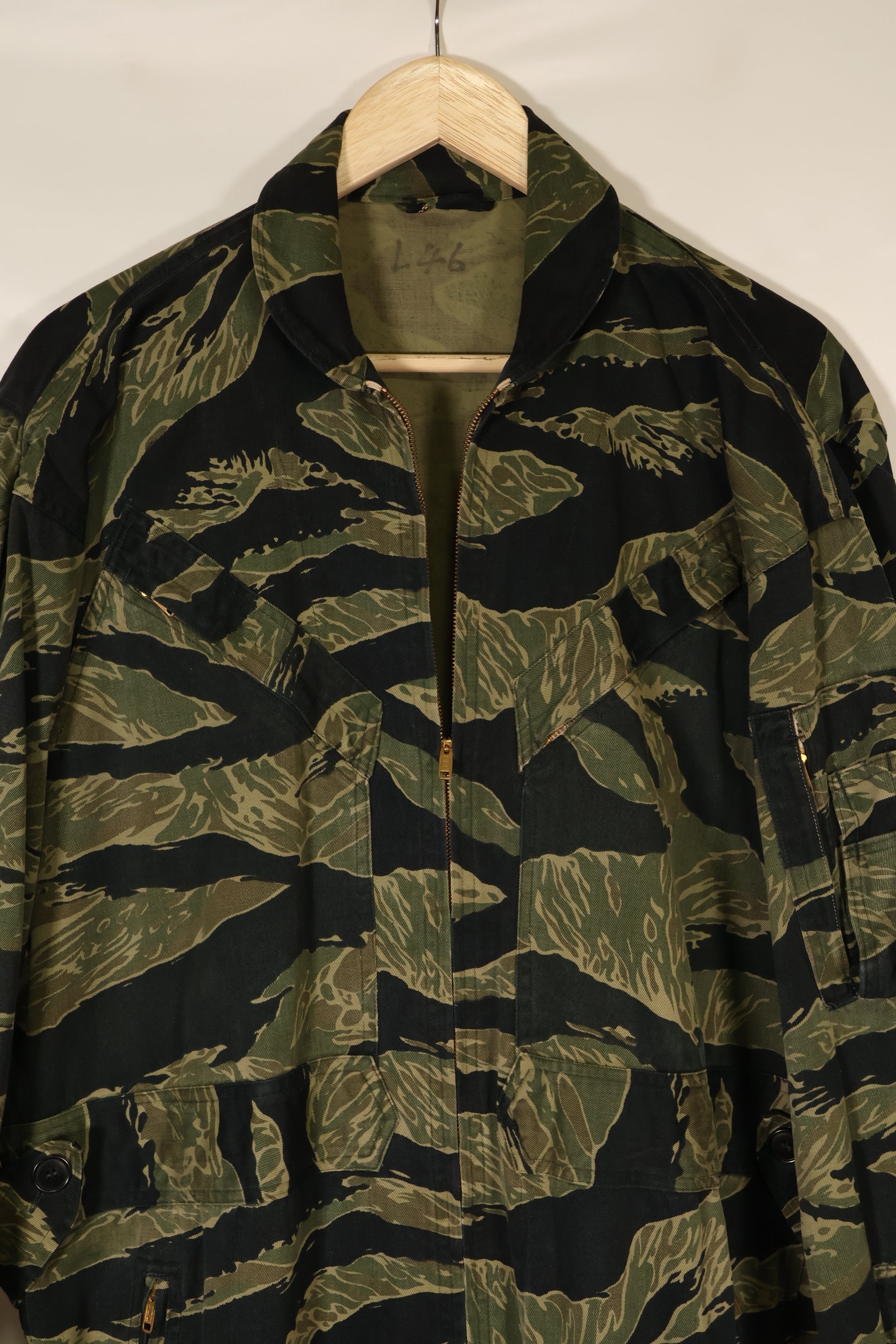 1960年代中頃　サイズ 46　沖縄タイガーパターン　タイガーストライプ フライトスーツ　中古品