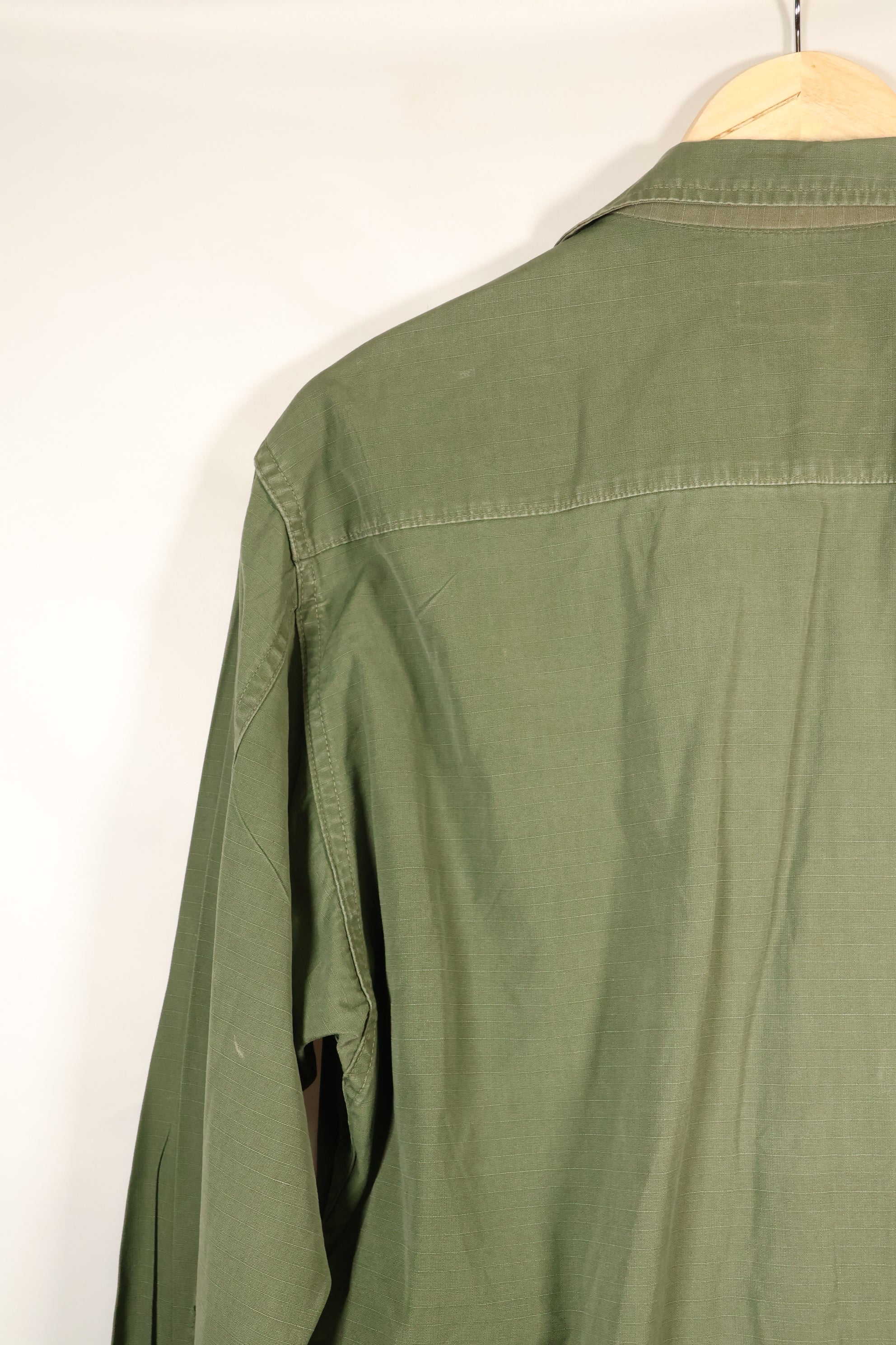 เสื้อแจ็กเก็ตแบบ Jungle Fatigue รุ่นที่ 4 ตามสัญญาปี 1969, M-R, มีแผ่นปะเพิ่มเติม, มือสอง