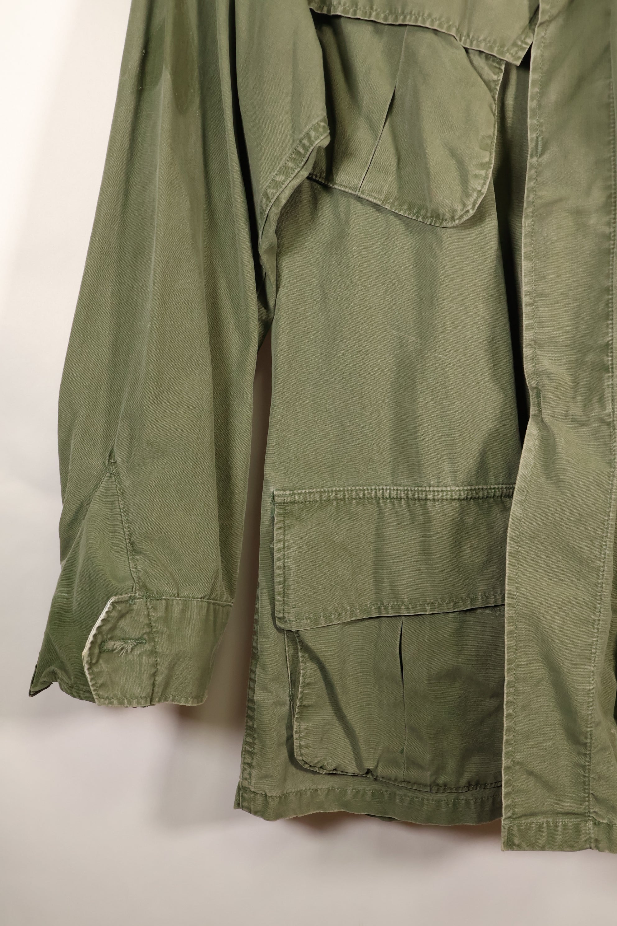 เสื้อแจ็คเก็ตแบบป่า รุ่นที่ 3 ตามสัญญาปี 1967, M-R, กองทัพสหรัฐฯ, มีตราติด, มือสอง