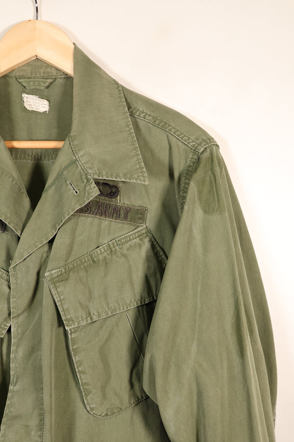 เสื้อแจ็คเก็ตแบบป่า รุ่นที่ 3 ตามสัญญาปี 1967, M-R, กองทัพสหรัฐฯ, มีตราติด, มือสอง