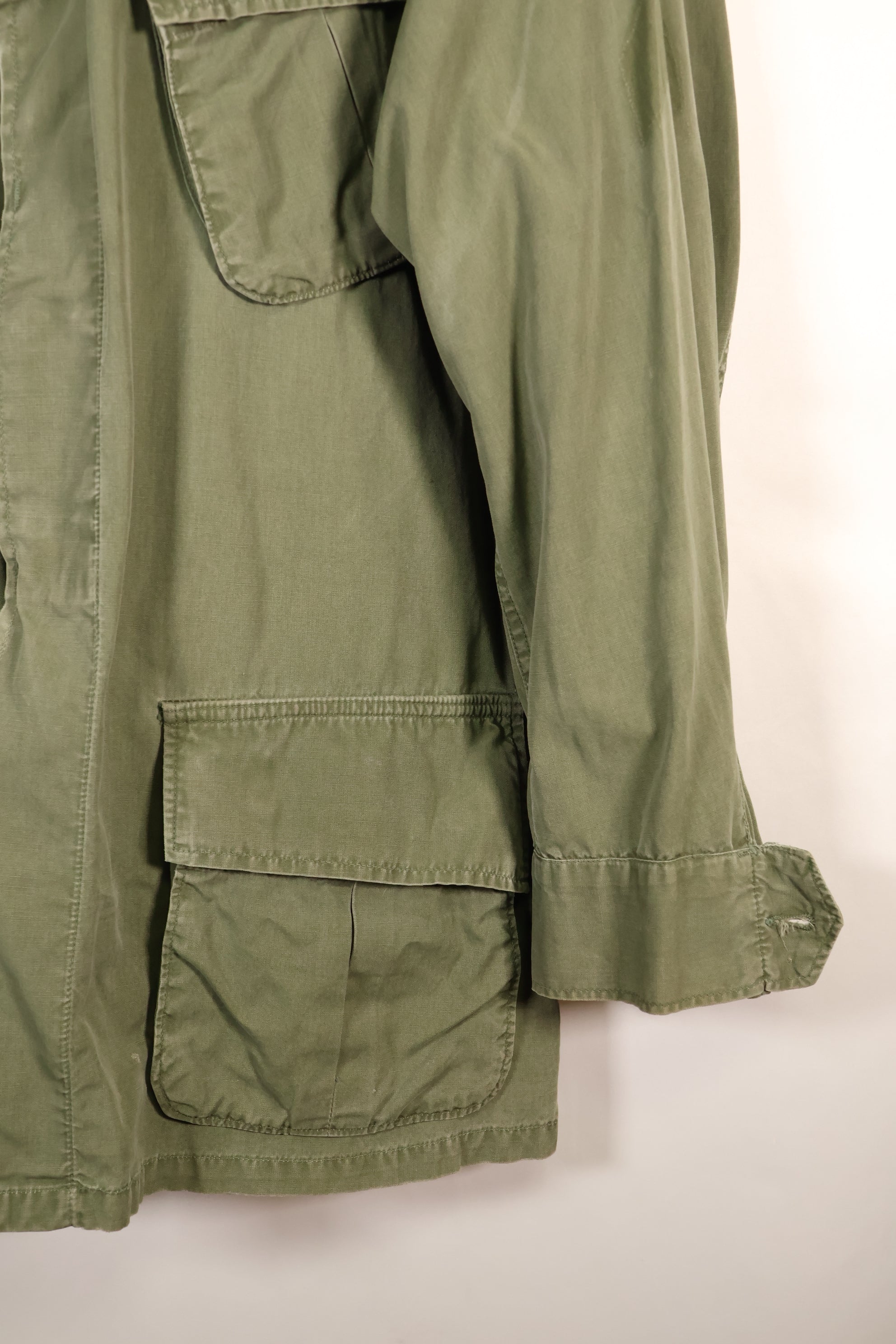 เสื้อแจ็คเก็ตแบบป่า รุ่นที่ 3 ตามสัญญาปี 1967, M-R, กองทัพสหรัฐฯ, มีตราติด, มือสอง
