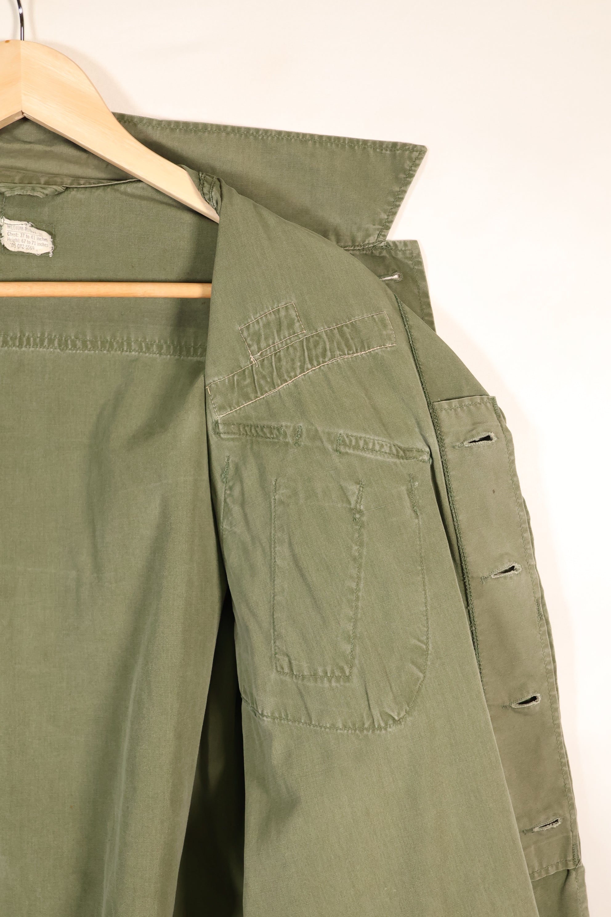 เสื้อแจ็คเก็ตแบบป่า รุ่นที่ 3 ตามสัญญาปี 1967, M-R, กองทัพสหรัฐฯ, มีตราติด, มือสอง