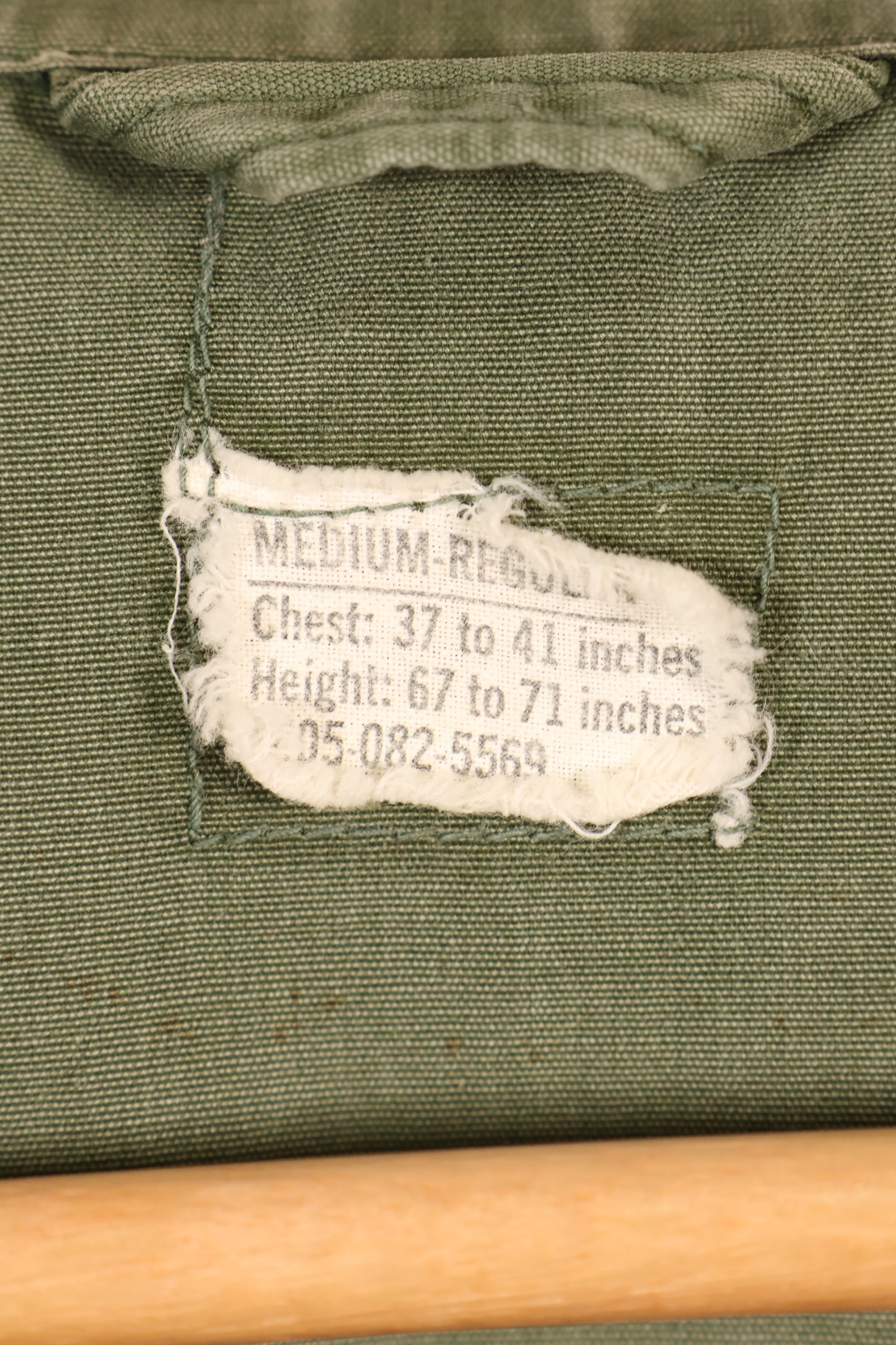 เสื้อแจ็คเก็ตแบบป่า รุ่นที่ 3 ตามสัญญาปี 1967, M-R, กองทัพสหรัฐฯ, มีตราติด, มือสอง