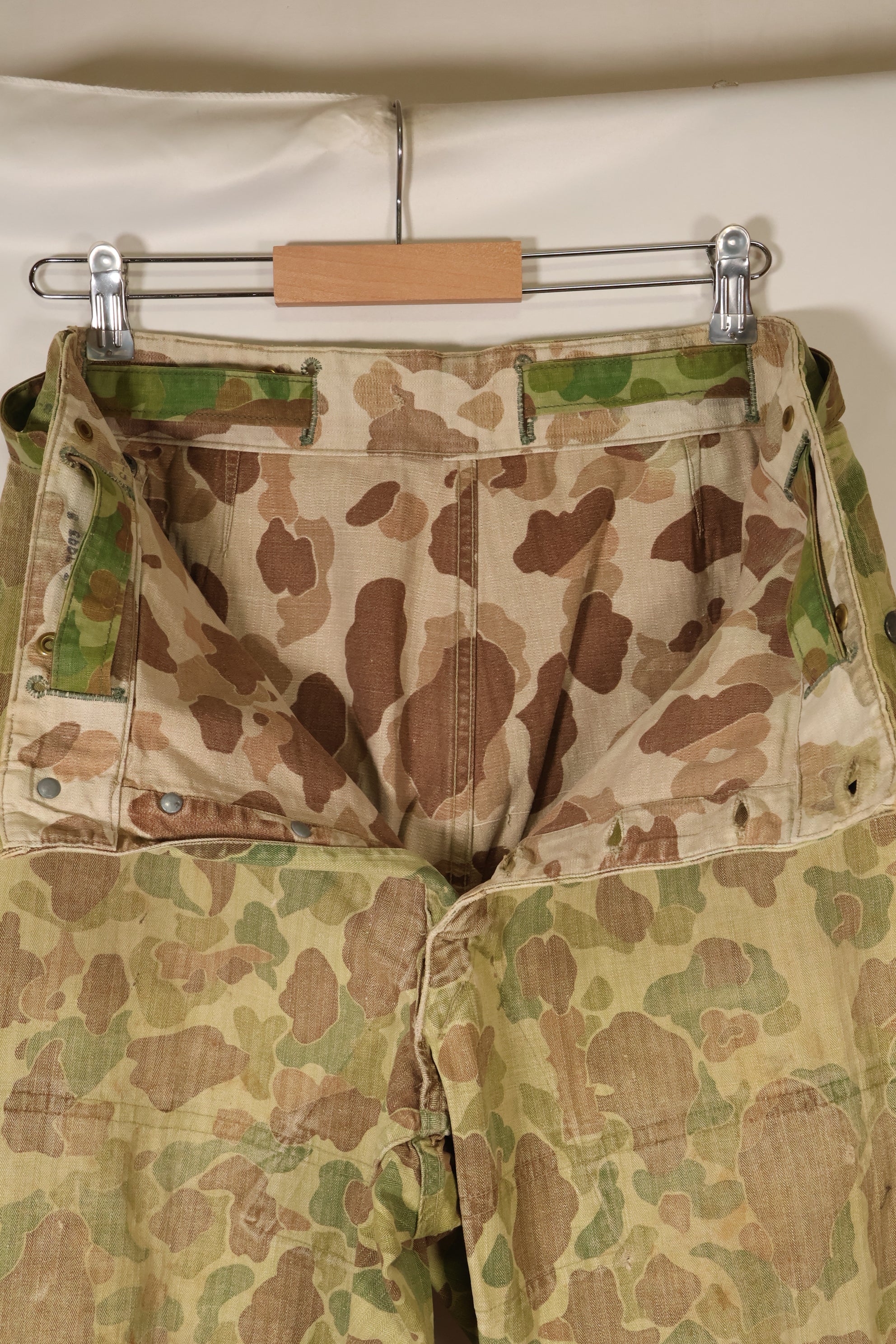 ทศวรรษ 1940 สงครามโลกครั้งที่ 2 USMC P-44 ลายพรางฟร็อกสกิน กางเกงล่าสัตว์น้ำ มีรอยซ่อมแซม สินค้ามือสอง