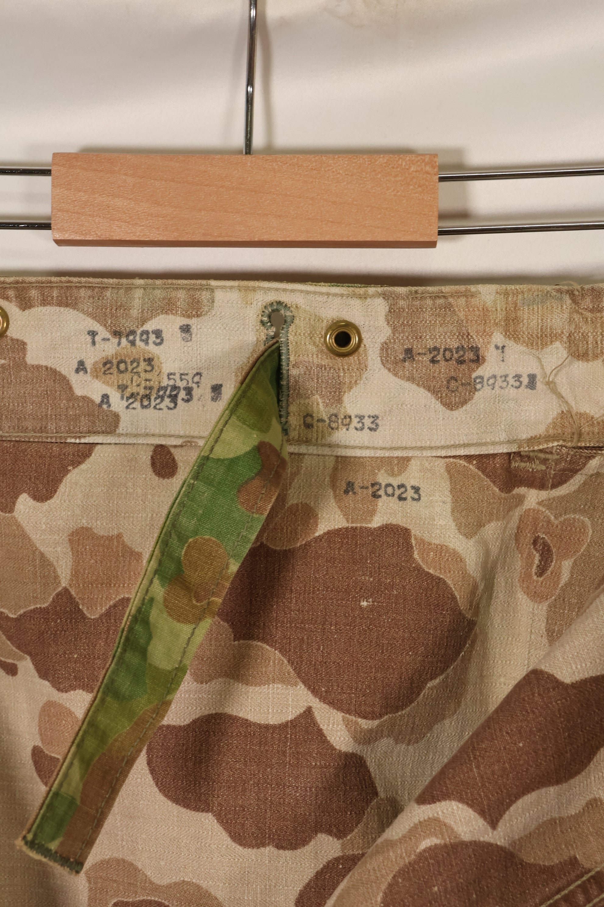 ทศวรรษ 1940 สงครามโลกครั้งที่ 2 USMC P-44 ลายพรางฟร็อกสกิน กางเกงล่าสัตว์น้ำ มีรอยซ่อมแซม สินค้ามือสอง