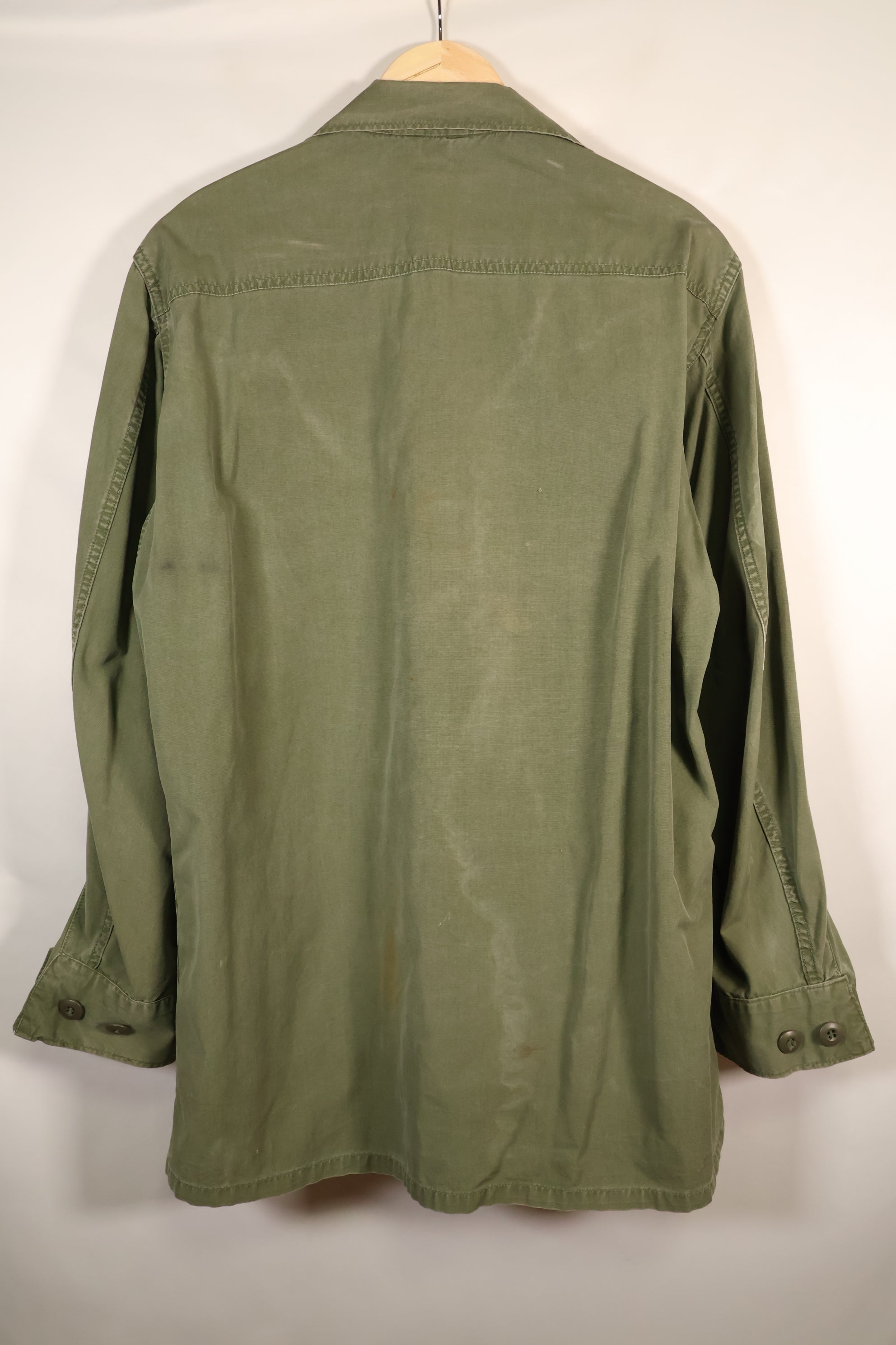 เสื้อแจ็คเก็ตแบบป่า รุ่นที่ 3 ตามสัญญาปี 1967, M-R, กองทัพสหรัฐฯ, มีตราติด, มือสอง