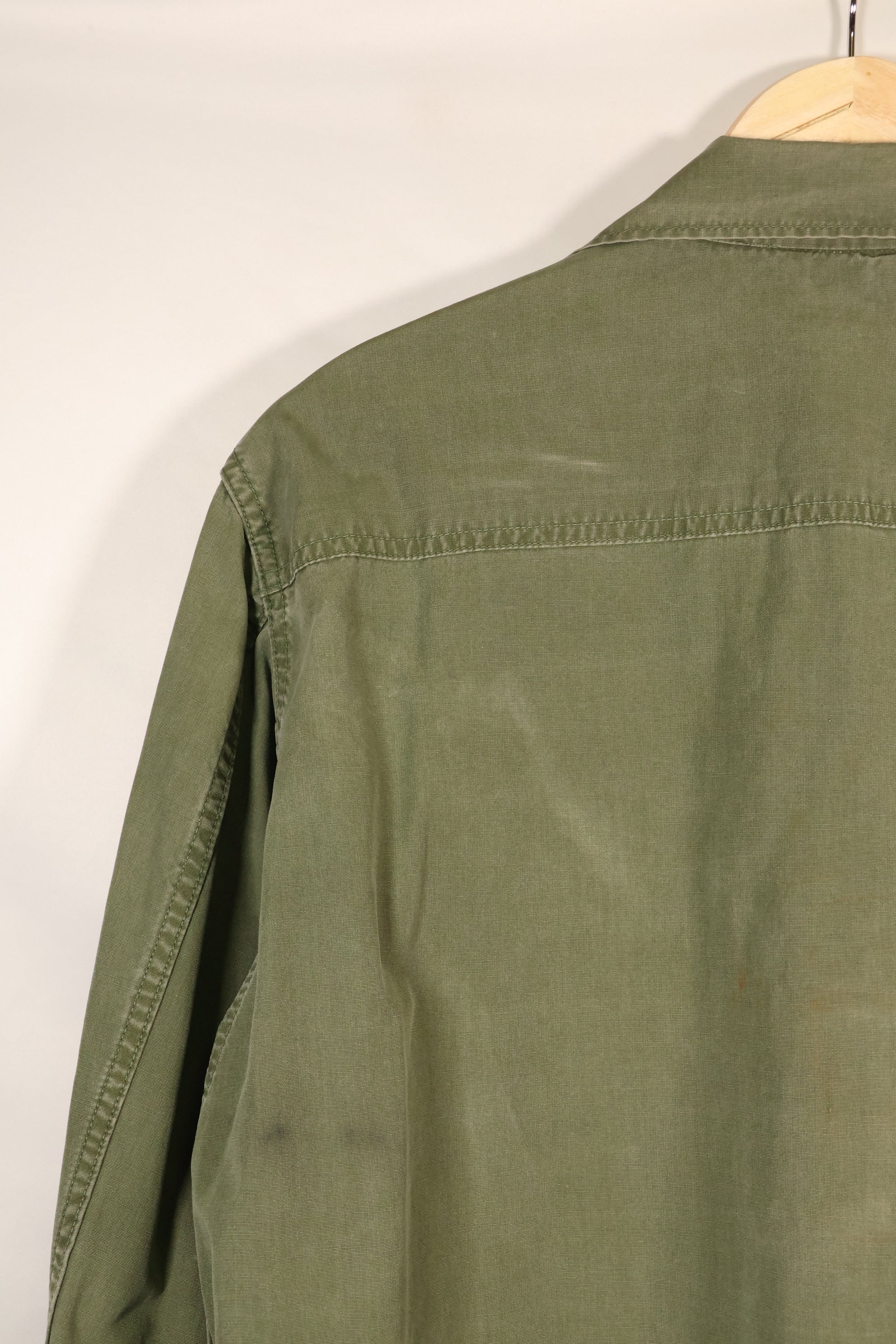 เสื้อแจ็คเก็ตแบบป่า รุ่นที่ 3 ตามสัญญาปี 1967, M-R, กองทัพสหรัฐฯ, มีตราติด, มือสอง