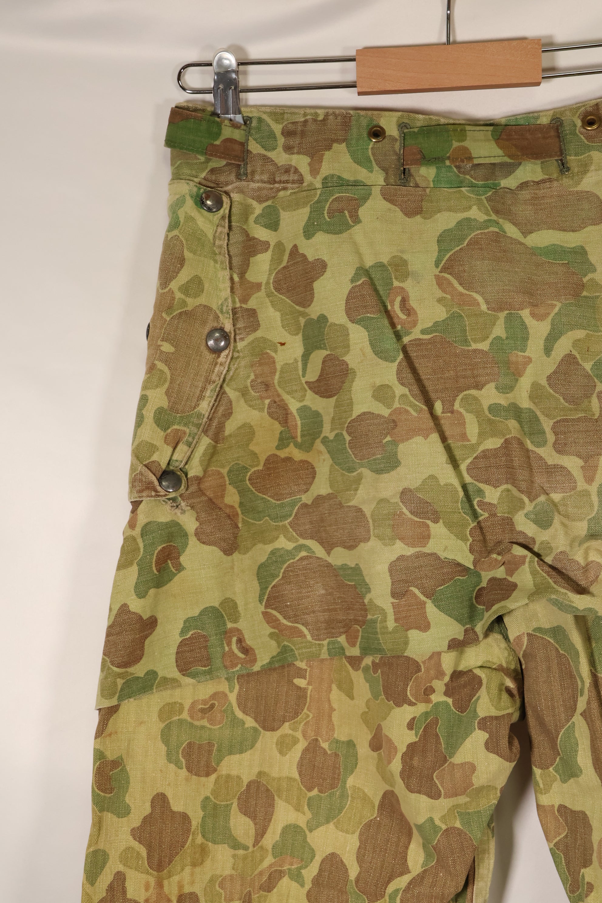 ทศวรรษ 1940 สงครามโลกครั้งที่ 2 USMC P-44 ลายพรางฟร็อกสกิน กางเกงล่าสัตว์น้ำ มีรอยซ่อมแซม สินค้ามือสอง