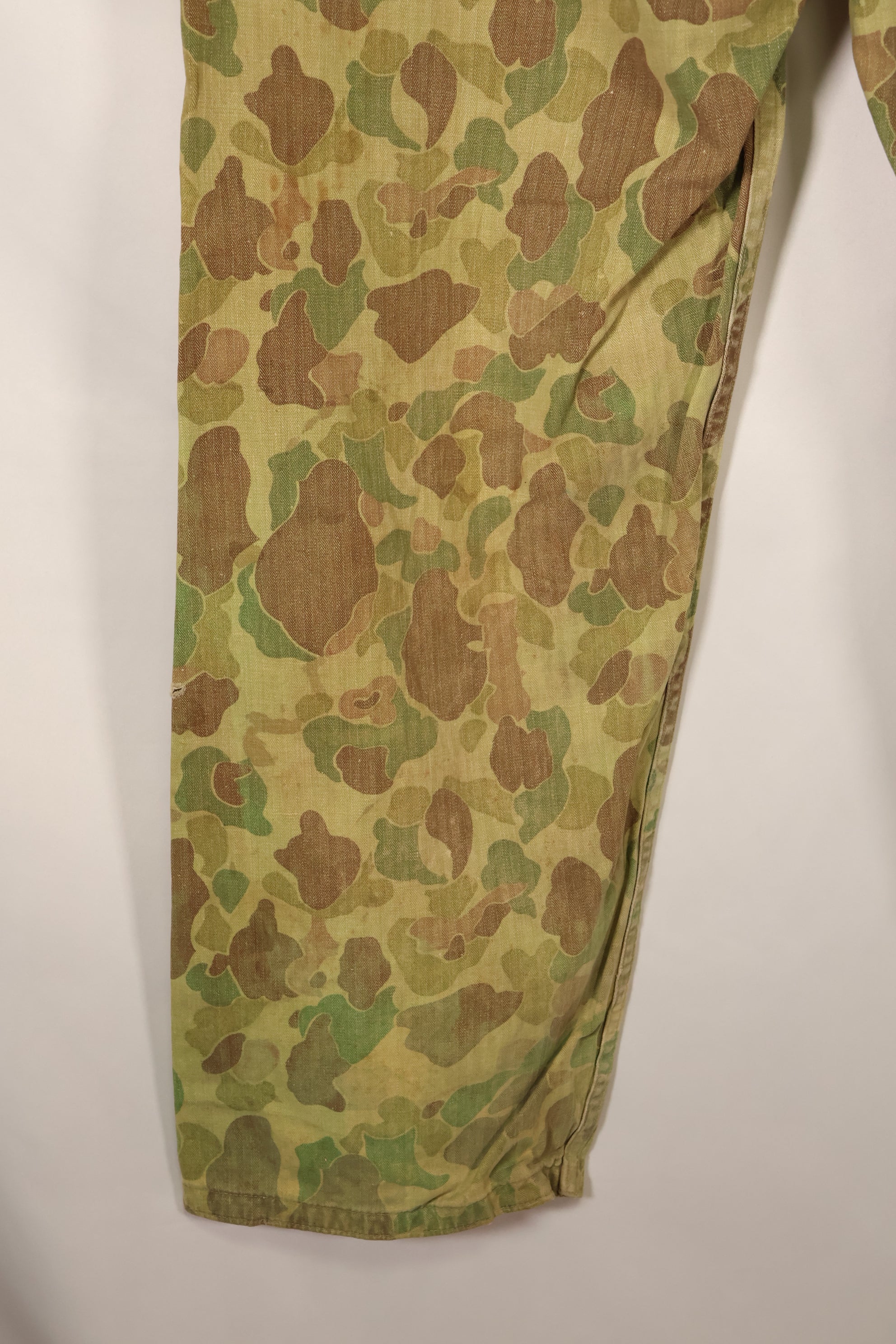 ทศวรรษ 1940 สงครามโลกครั้งที่ 2 USMC P-44 ลายพรางฟร็อกสกิน กางเกงล่าสัตว์น้ำ มีรอยซ่อมแซม สินค้ามือสอง