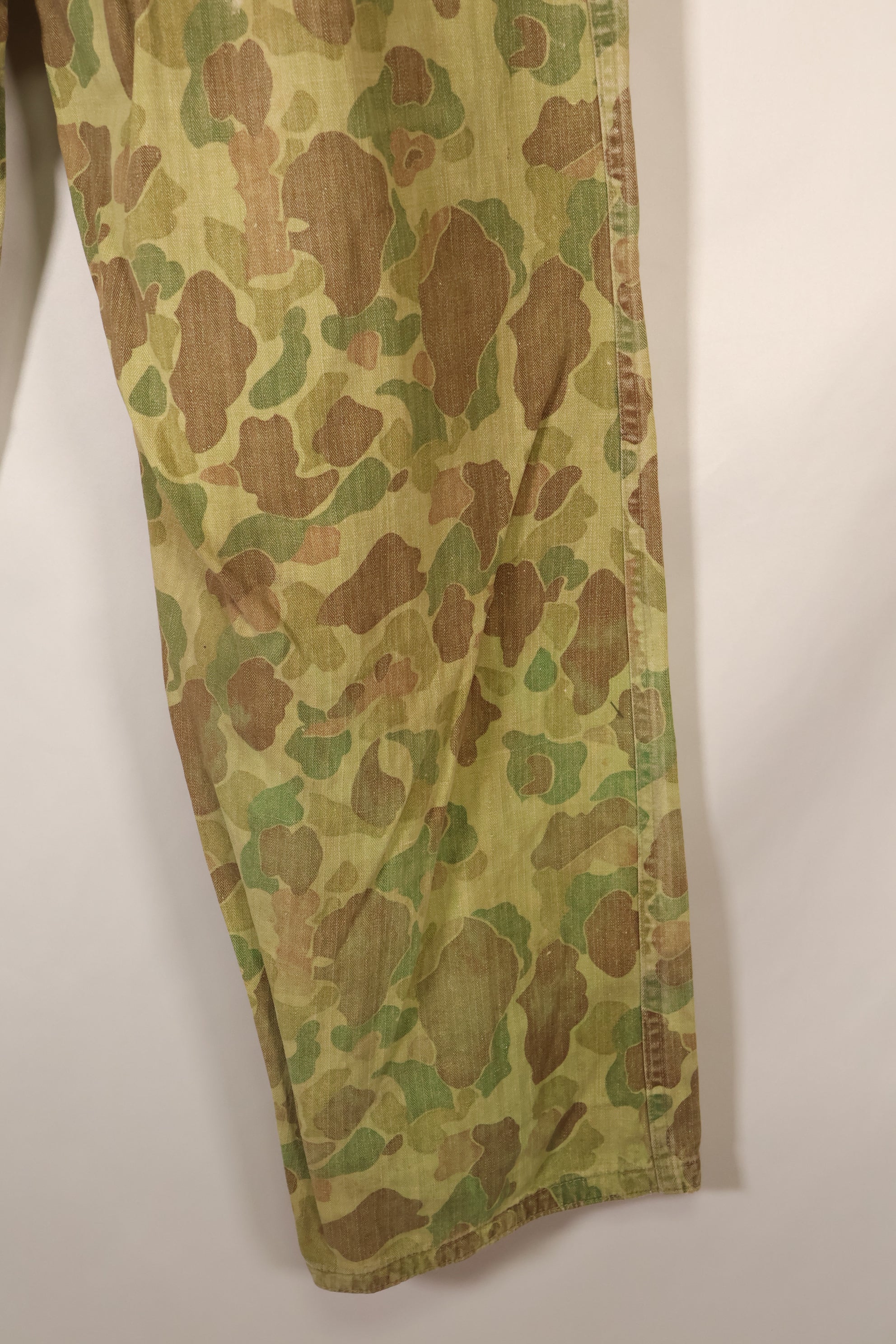 ทศวรรษ 1940 สงครามโลกครั้งที่ 2 USMC P-44 ลายพรางฟร็อกสกิน กางเกงล่าสัตว์น้ำ มีรอยซ่อมแซม สินค้ามือสอง