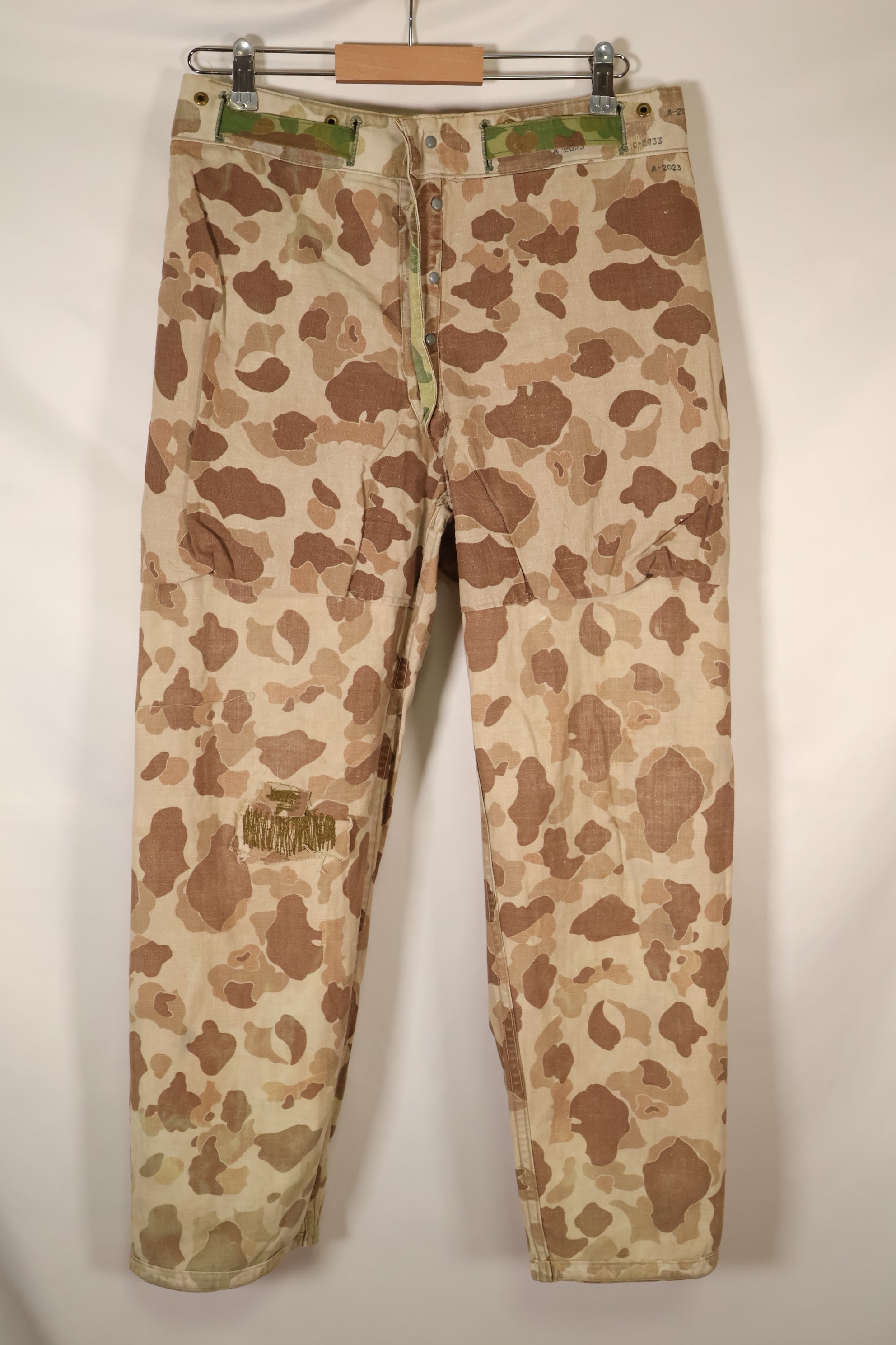 ทศวรรษ 1940 สงครามโลกครั้งที่ 2 USMC P-44 ลายพรางฟร็อกสกิน กางเกงล่าสัตว์น้ำ มีรอยซ่อมแซม สินค้ามือสอง