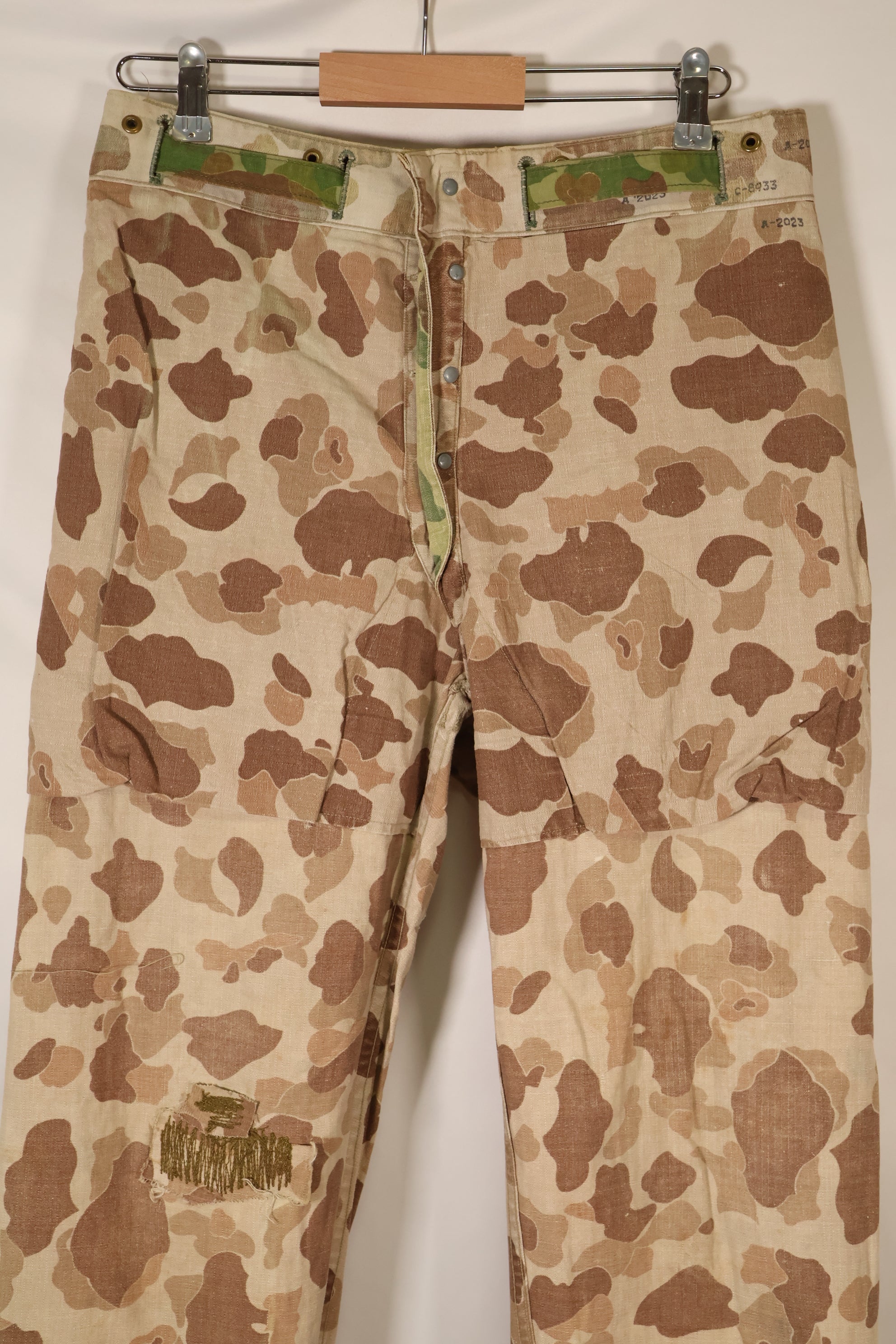 ทศวรรษ 1940 สงครามโลกครั้งที่ 2 USMC P-44 ลายพรางฟร็อกสกิน กางเกงล่าสัตว์น้ำ มีรอยซ่อมแซม สินค้ามือสอง