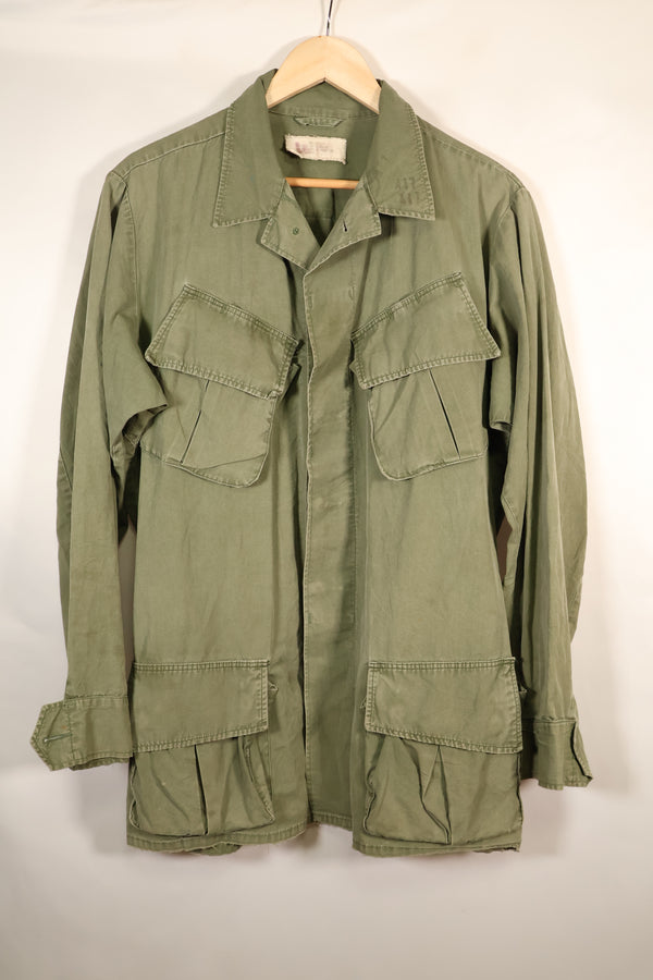 เสื้อแจ็กเก็ตแบบ Jungle Fatigue รุ่นที่ 3 ปี 1967, M-L, แบบไม่ Ripstop, สีซีด, มือสอง