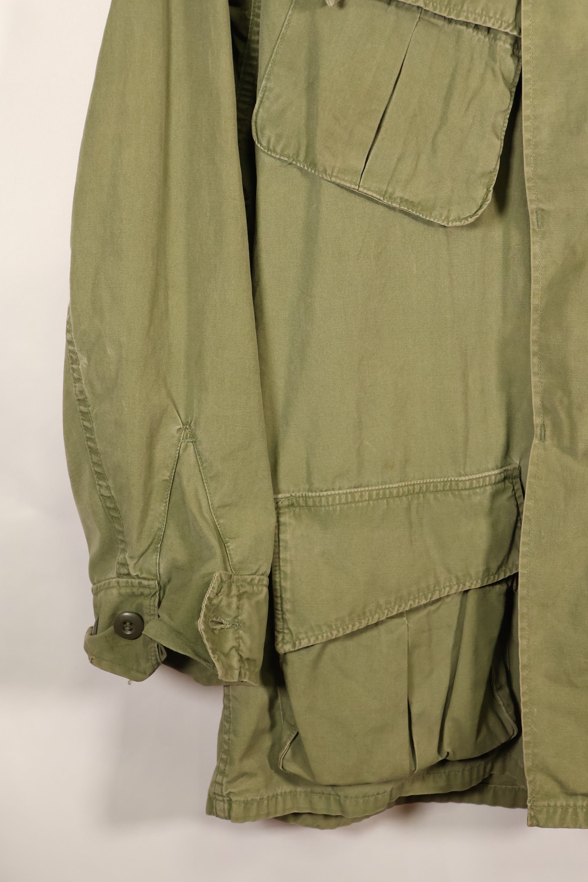 แจ็กเก็ตสนามแบบ Jungle Fatigue รุ่นที่ 3 ตามสัญญา M-R ปี 1967 – สีจางเล็กน้อย – มือสอง