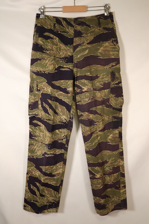 กางเกงลายเสือ Okinawa Tiger ตัดเย็บแบบอเมริกันช่วงกลางทศวรรษ 1960 มีรอยซีดจางน้อยมาก มือสอง