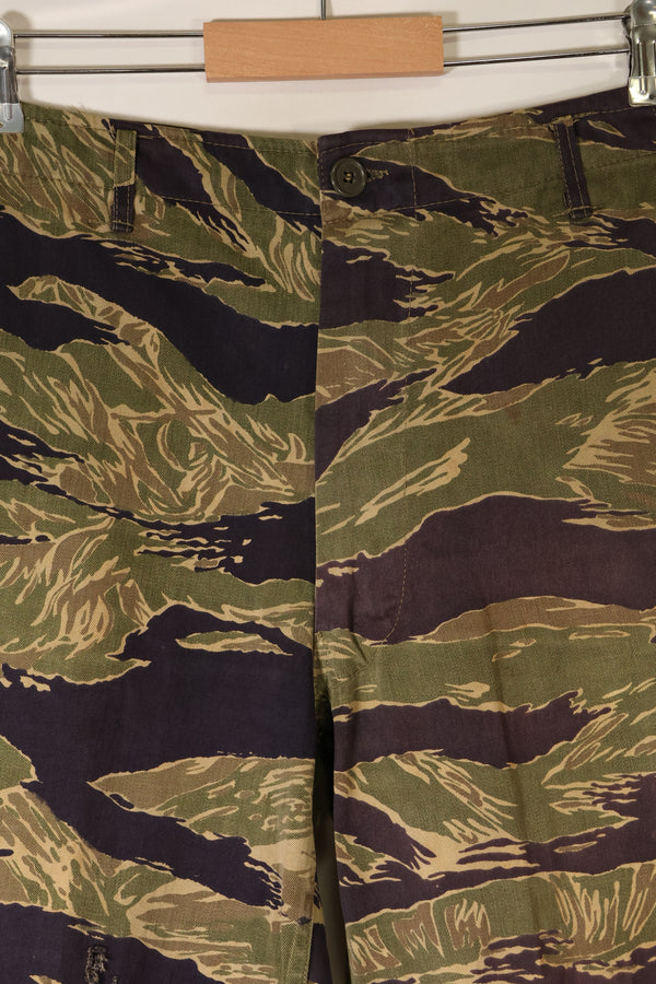 กางเกงลายเสือ Okinawa Tiger ตัดเย็บแบบอเมริกันช่วงกลางทศวรรษ 1960 มีรอยซีดจางน้อยมาก มือสอง