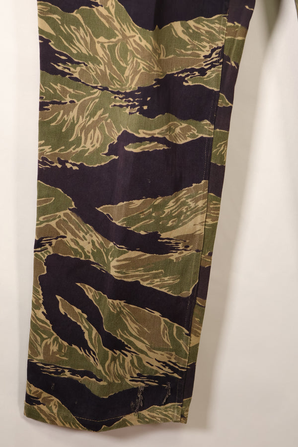 กางเกงลายเสือ Okinawa Tiger ตัดเย็บแบบอเมริกันช่วงกลางทศวรรษ 1960 มีรอยซีดจางน้อยมาก มือสอง